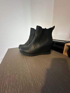 Universal Thread Cassie Faux Leather Wedge Ankle Boots